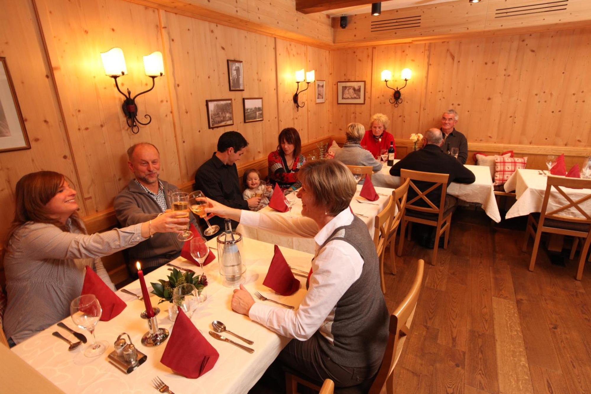 Gasthof-Pension Brauner Hirsch In Alfeld - Mittelfranken Eksteriør bilde